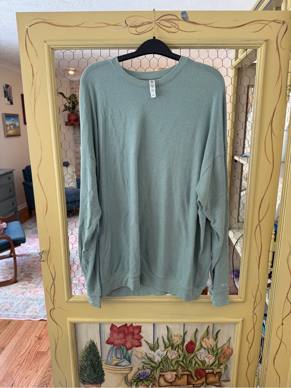 ALO Yoga women’s Sage Green Long-Sleeve Crewneck